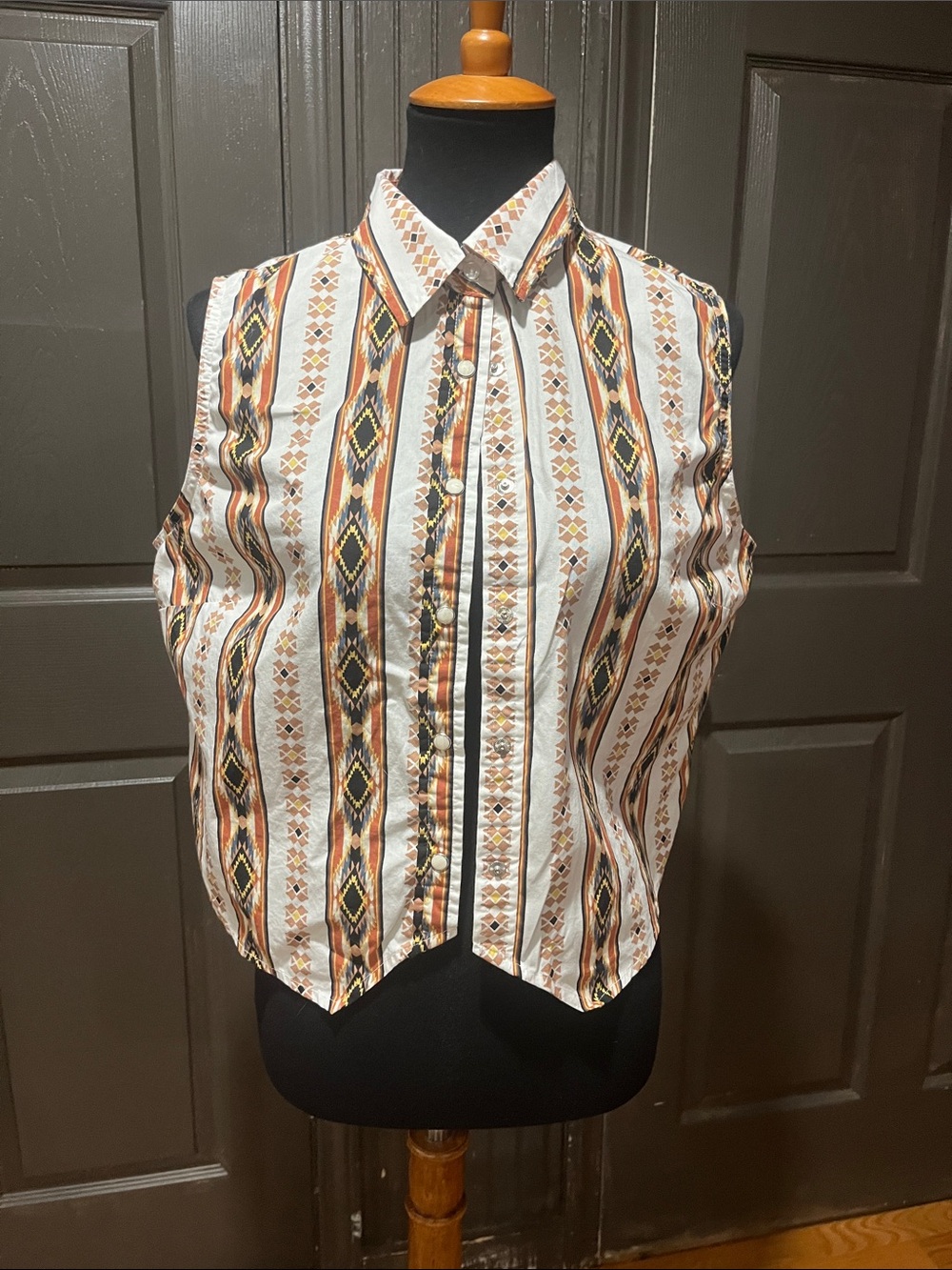 Wrangler Sleeveless Aztec Stripe Button-Down Top - White/Tan/Black/Orange Crop